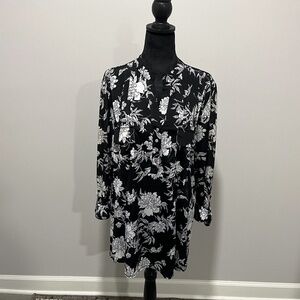 Cocomo Long sleeve, V-neck, 3 button blouse, Black, White, Size 2X